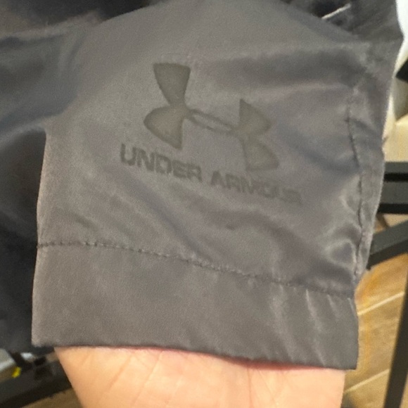 Under Armour Men’s Running Grey/Black Athletic Shorts Size S Zip Pockets Mesh - Picture 3 of 7